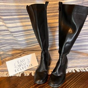 Three-quarter length black leather zippered boots 8.5